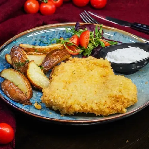 Schnitzel de pui și cartofi