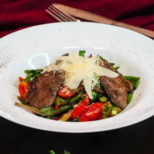 Salată caldă cu vită